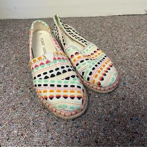Toms Women’s Slip On Shoes Size 9 Casual Flats White Stitch Knit AOP